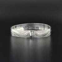 Wolves - Silver Clasping Bracelet