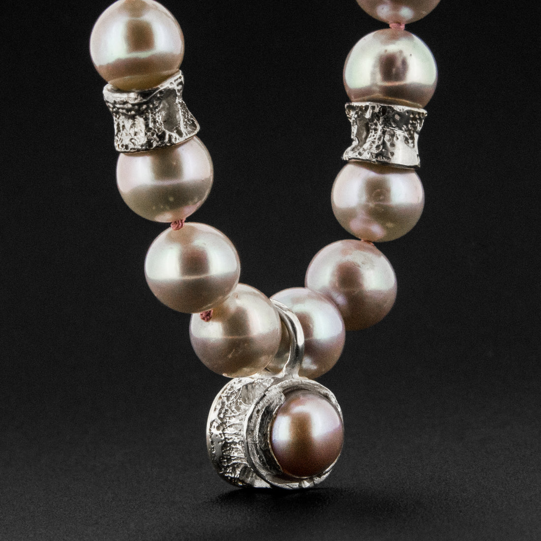 Clamshell - Pearl Necklace