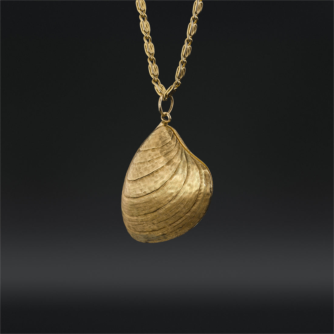 Clam Shell - 14k Gold Locket