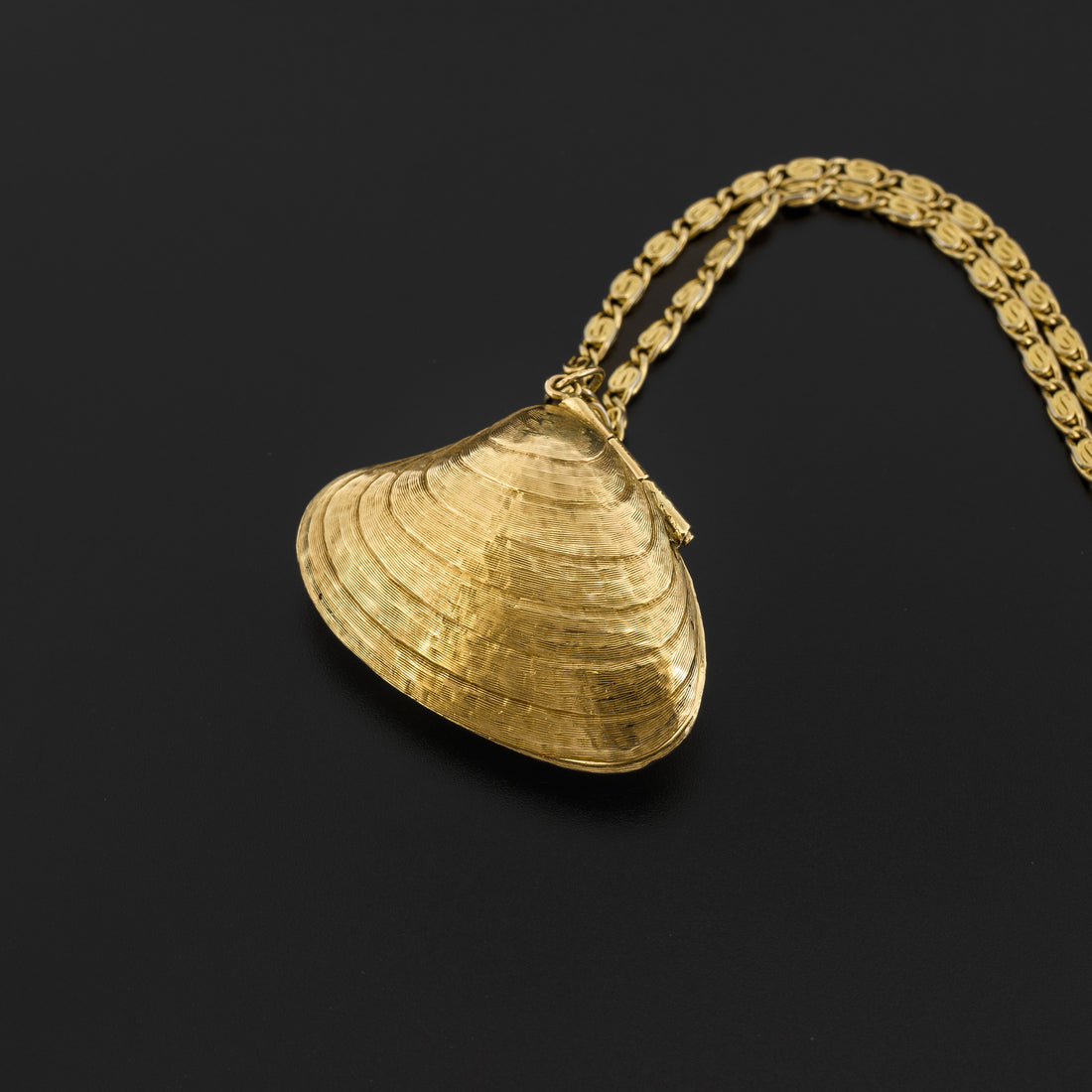 Clam Shell - 14k Gold Locket